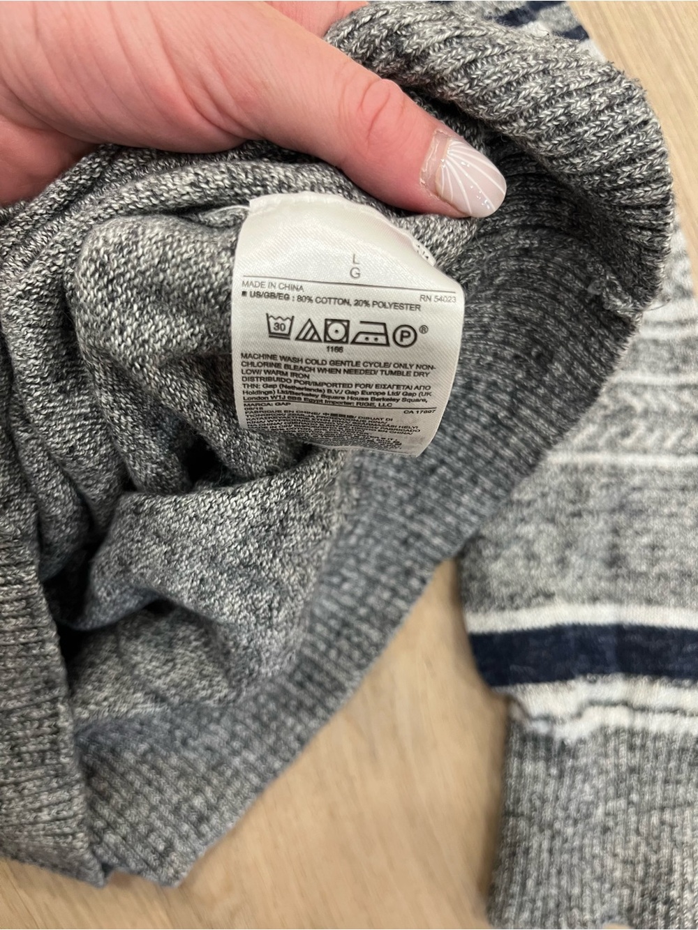 GAP Men's Gray Crewneck Sweater with Patterned Sleeve Stripes - Picture 4 of 4